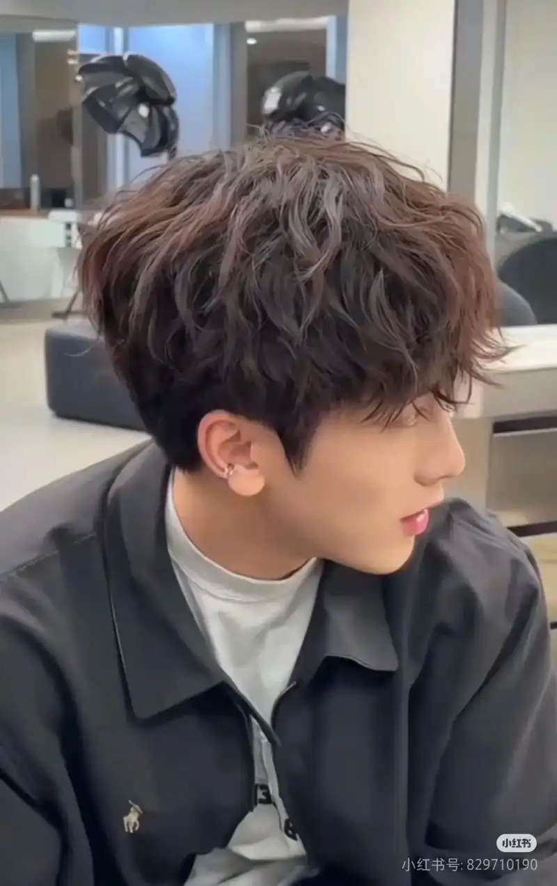 男生烫发.莱斯利卷#清爽男士短发发型推荐 #懂你的发型师