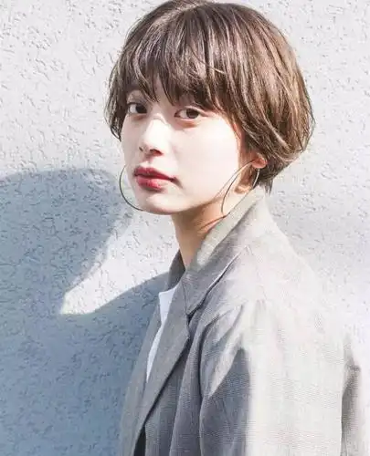 不同的人,都有属于自己的短发_刘海