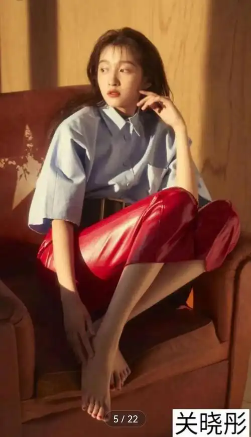 20位光脚丫的明星照,看看哪一个最美_网易订阅