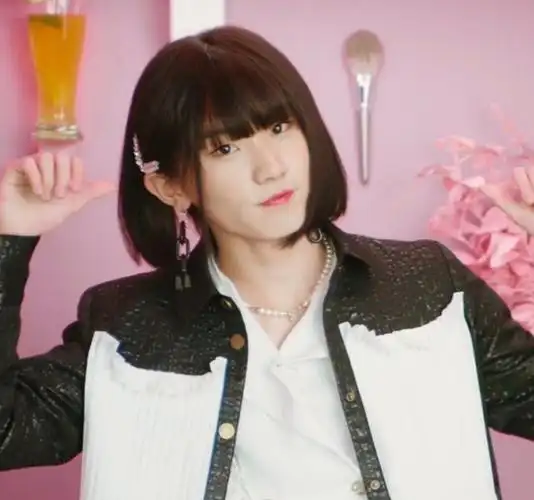 时代少年团全员女装,马嘉祺可爱,宋亚轩魅惑,他最惊艳_手机搜狐网