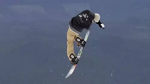 超帅的抓板动作--雪季之前练起来