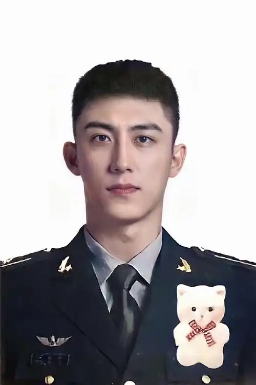 史上最帅证件照##黄景瑜爱上特种兵