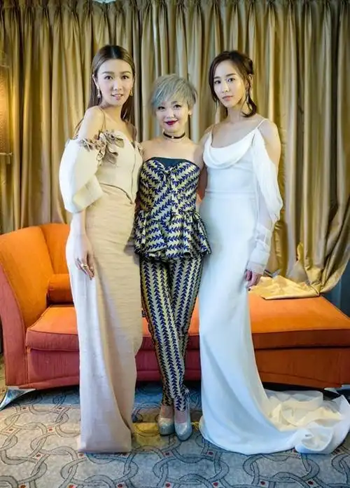 张钧甯亮相上海国际电影节 衣袂飘飘仙气十足