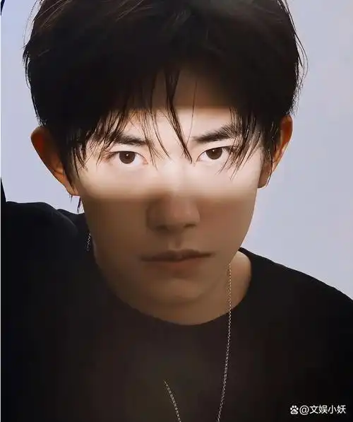 易烊千玺从喝奶到喝香槟的话题在网络上引发了广泛的热议.