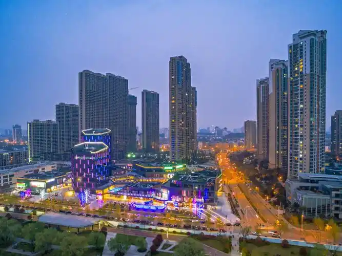 世茂外滩新城装修交付,均价35920元/平米,首付110万起,价格方面优势