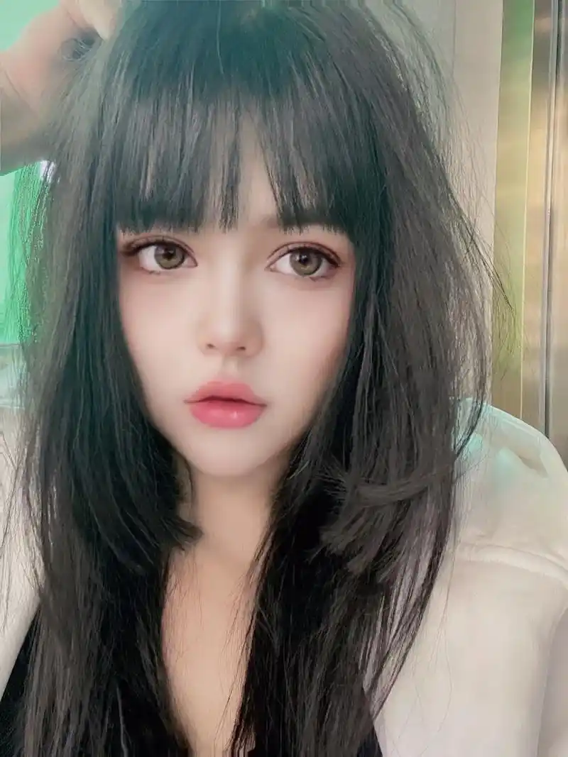 不装了我摊牌了我是中俄混血女孩