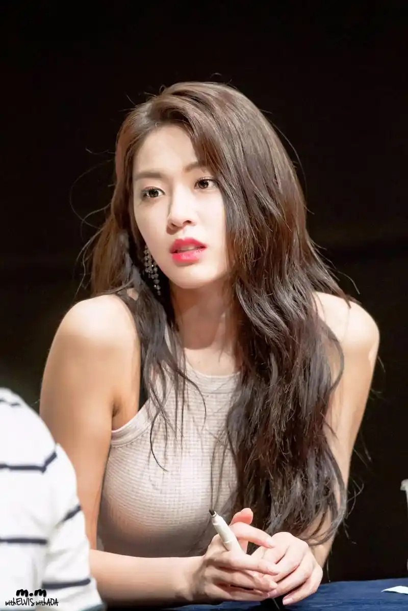 韩国女星#金雪炫 - 抖音