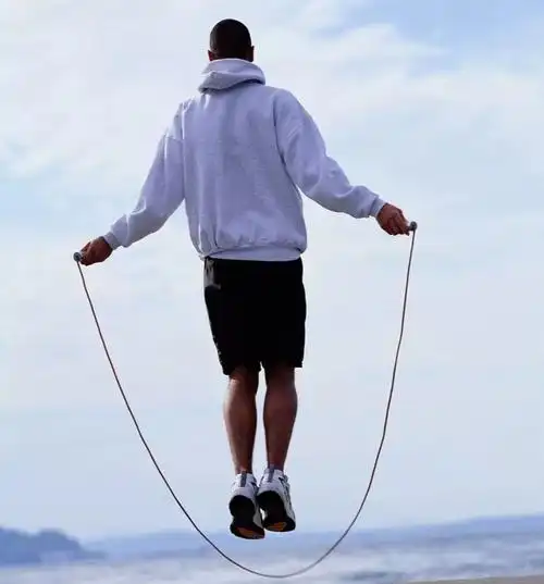 热身:跳绳01福州第十六中学,福州英才中学体育组的老师们为各位同学