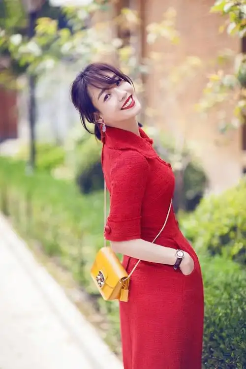 白百何早春时尚大片明媚笑容很养眼