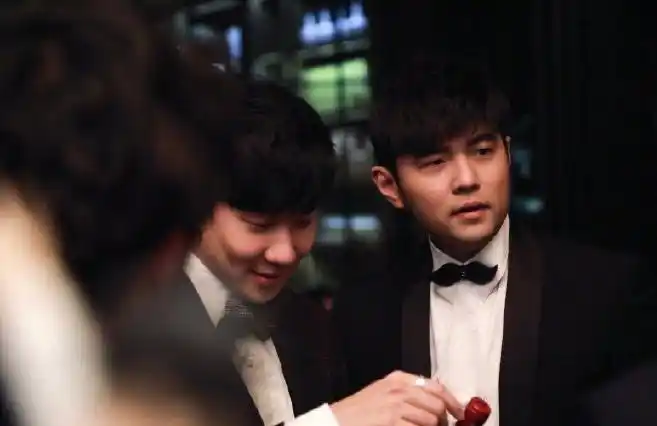 感情好周杰伦林志颖等合体为林俊杰庆生