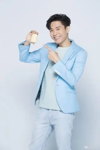 韦礼安挑战森巴曲风〈分享快乐〉 验证韦氏雨神户外被迫改室内