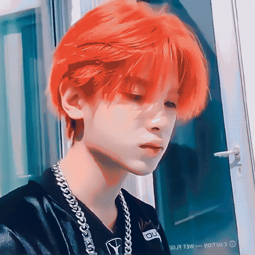 黄明昊的头发是粉色的##黄明昊说自己染的粉色