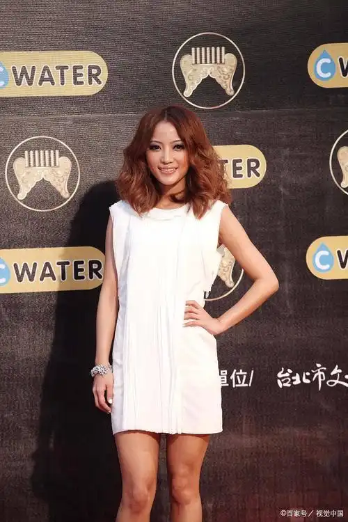 萧亚轩岁月不留痕?少男杀手45岁依旧撩人,致命诱惑难以抵挡!