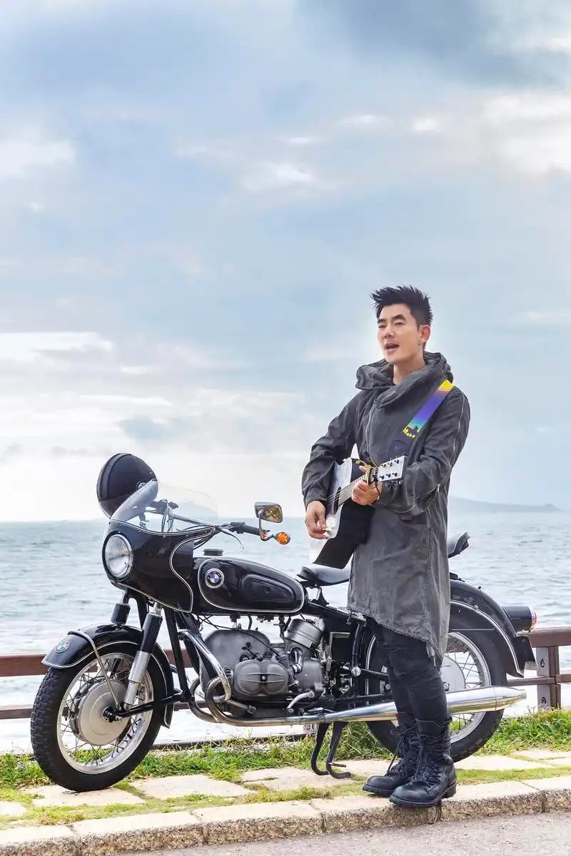 当年红遍大江南北的任贤齐现在为什么不火了?网友:他不火才最好