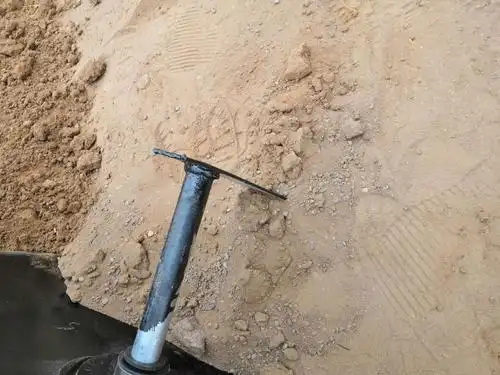 2,罐区接地扁铁焊接接触面积不合格,加油机管线接地焊接接触面积不