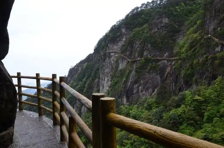 天马行空的日子 -------- 明月山青云栈道