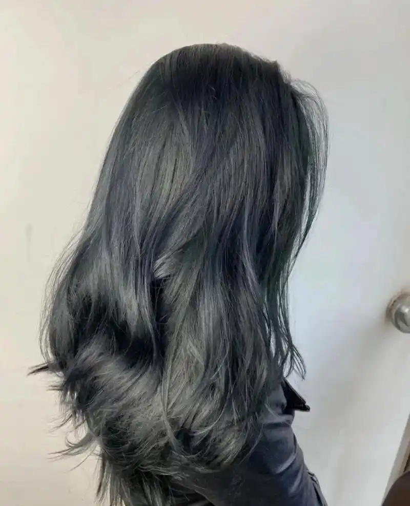 雾蓝灰跟其它灰色比起来雾霾蓝灰显得 - 抖音