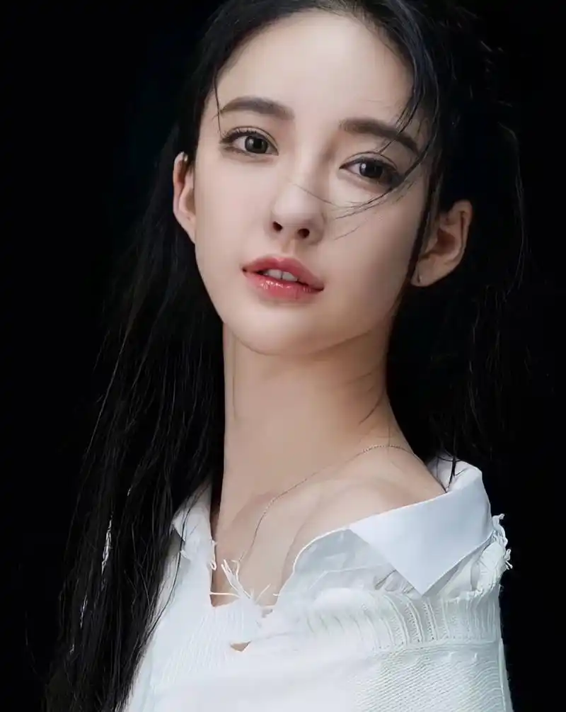 抖音女神潘南奎,无拒整容差评,保持自信展现美丽