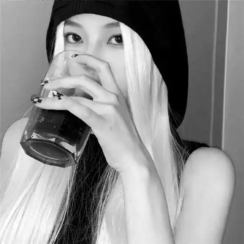 女生头像真人高级黑白高清图片