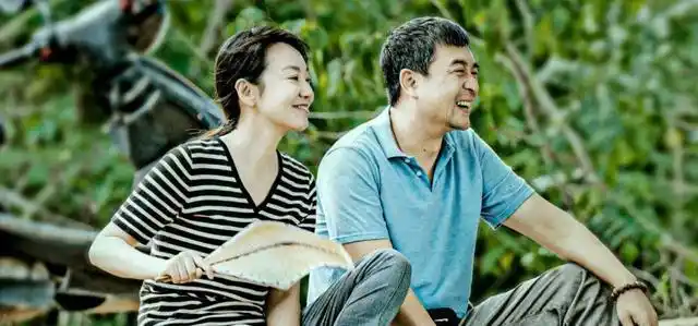 张嘉译很爱刘敏涛,爱屋及乌,也就把非婚生的女儿当自己亲生的拉扯大