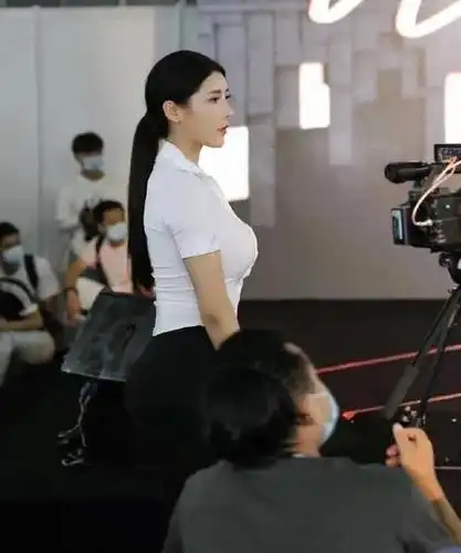 刘太阳制服照意外走红130斤身材不臃肿网友健身魔力真大