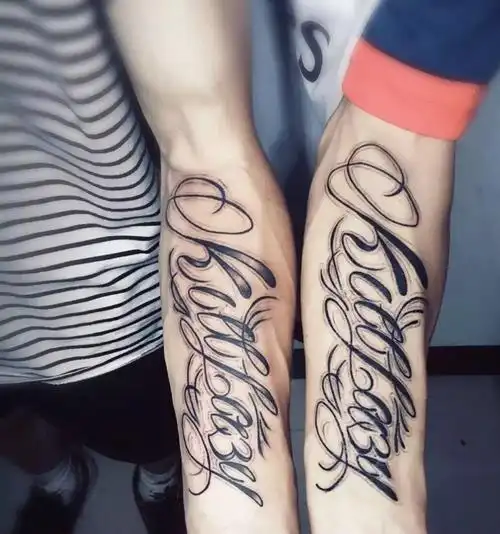 手腕上的时尚花臂英文情侣纹身图案