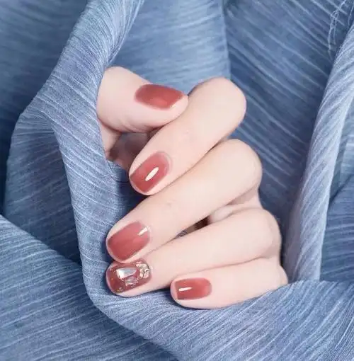 今年夏天最好看的九个指甲油颜色,你知道吗?