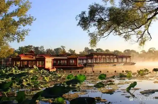 分布着静宜园,静明园,清漪园,圆明园,长春园,绮春园,畅春园,西花园,熙