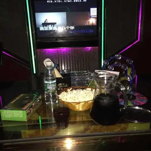 一个人去ktv唱歌是什么体验?