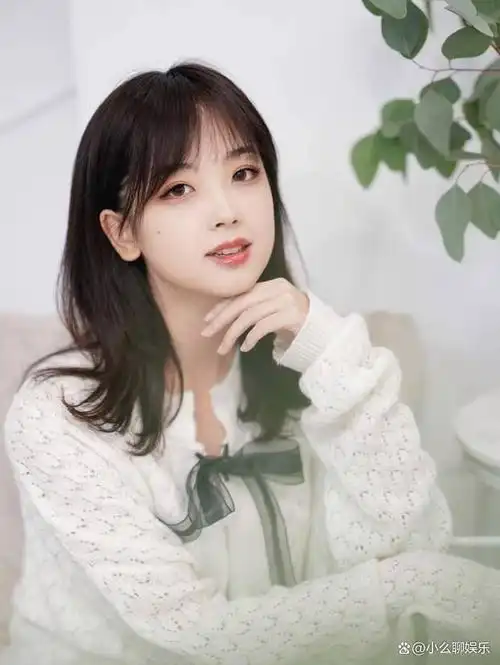 近日,有网友晒出了一组照片,透露央视记者王冰冰罕见现身中国传媒大学