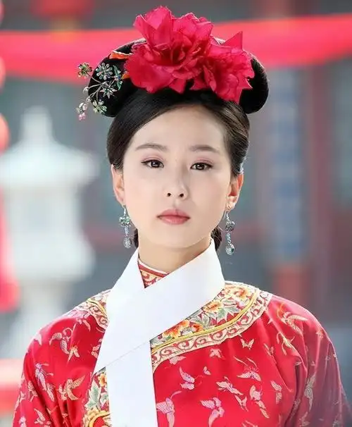 在2011年随着《步步惊心》这部清宫剧爆火,让出道多年的刘诗诗纵身一