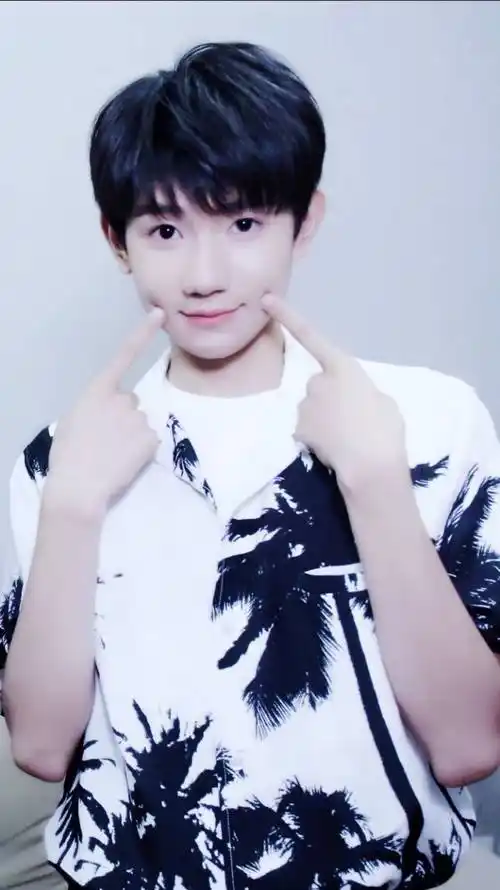 现在宣布,刚场正式倒闭,期待最萌最可爱的源哥戛纳之旅@tfboys-王源