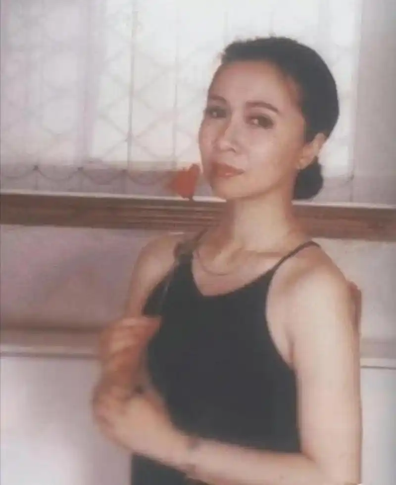 不少人都知道蔡明是一位"毒舌"老太太,但其实她年轻时十分妩媚动人