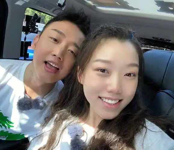 王斯然给老公gai助阵,紧张到分不清平翘舌_舞台_老婆_节目