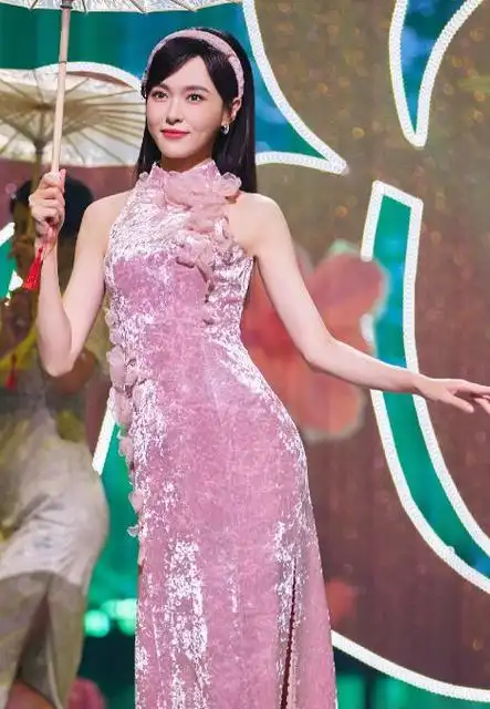 唐嫣优雅高贵,穿旗袍展现多种风格