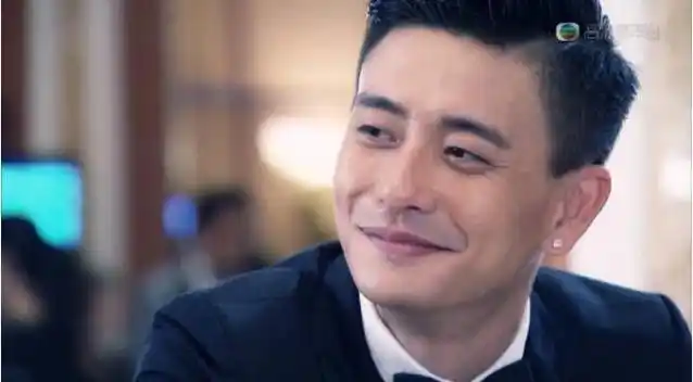 不止是黄宗泽,还有罗晋,他们的嘴唇都是紫黑色,看起来就像是武林高手