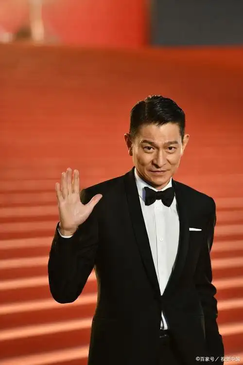 "摩托鲜肉"这个外号来源于刘德华青涩时期的形象.