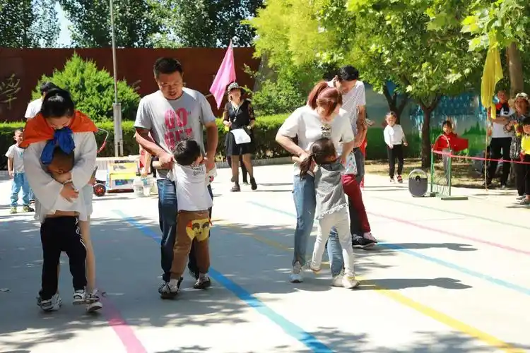 游戏——-小脚踩大脚