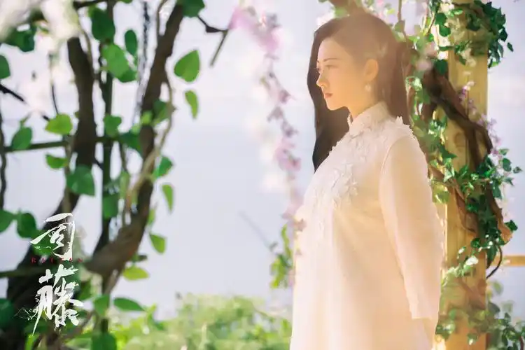 看到这里,我已经忍不住上头感叹一句:像景甜饰演司藤这样的女主,请再