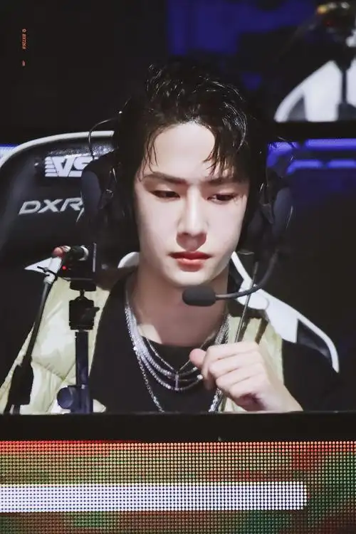 电竞男主王一博