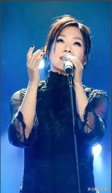 在华语乐坛的历史长河中,林忆莲无疑是一颗璀璨的明星.