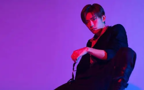 首页 桌面壁纸 大陆明星 易烊千玺粉衬衫帅气图片壁纸上一张 下一张