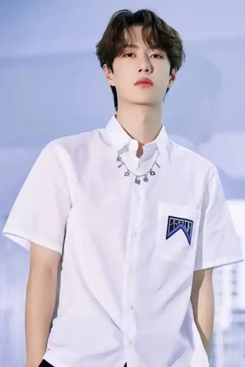 穿白衬衫最好看的男明星#对王一博完全没有抵抗力