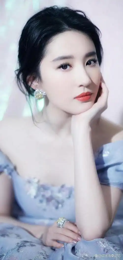 金鹰奖备受关注,范冰冰,刘亦菲等女明星的获奖也被人们回忆起来.