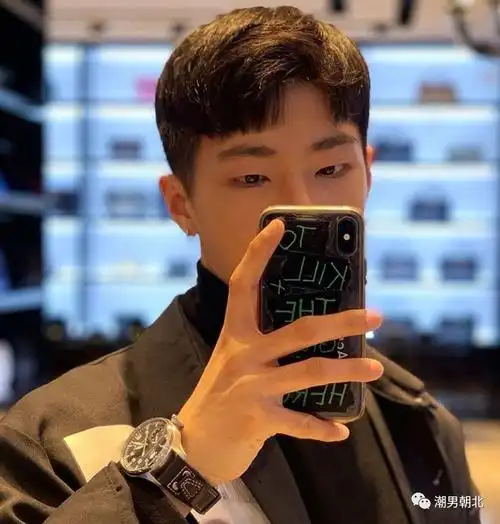 男生头发长了别乱剪,试试这几款潮流发型,越看越帅气!