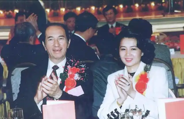 原创赌王的四太梁安琪年轻时的照片看得叫人心动这才叫倾国倾城