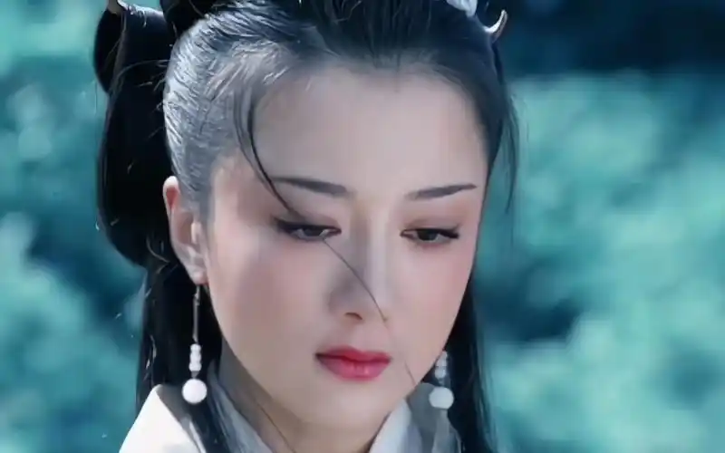 我觉得大家都忘了我以前好的样子,其实李依晓很美的