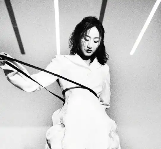 陈粒时髦性感写真图片14