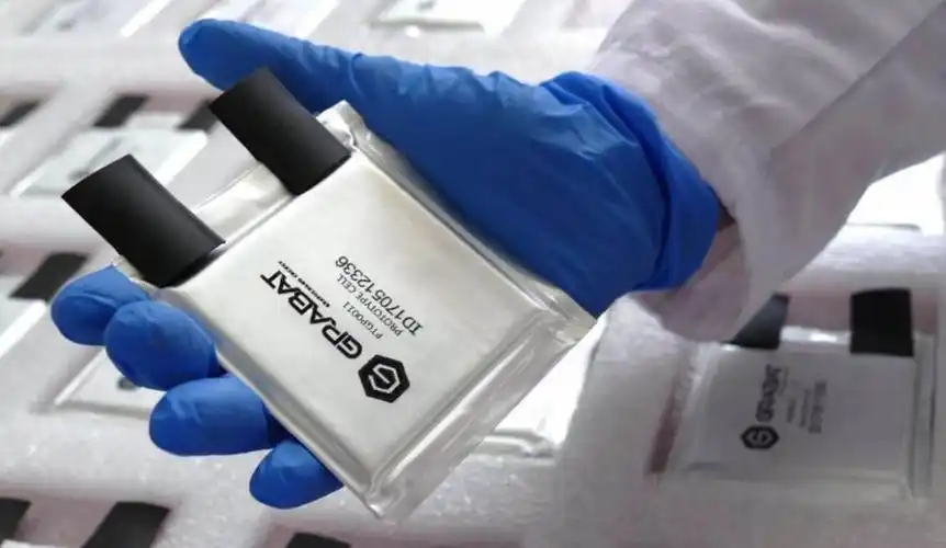 国产石墨烯电池来了手机一秒充满电70年不用换电池