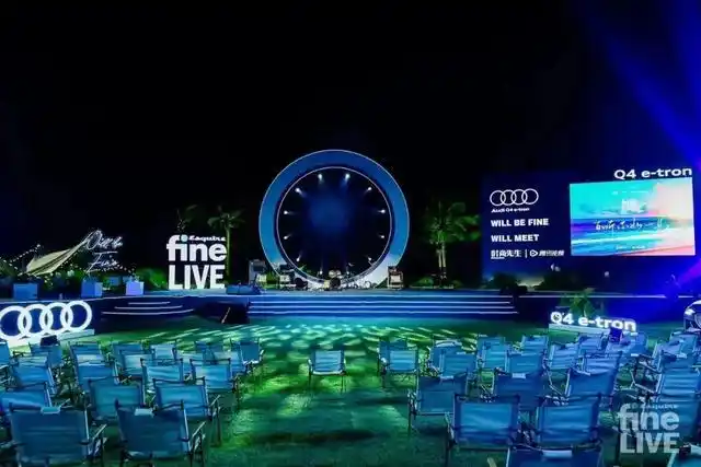 百听不如一见,春日里的这场海边音乐会来的正是时候